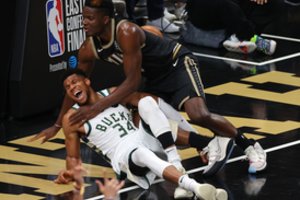 Rytų konferencijos finale „Hawks“ atstatė pusiausvyrą: sutaršė be G. Antetokounmpo likusius „Bucks“ krepšininkus