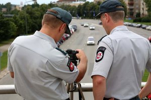 Policija prašo žmonių patiems fiksuoti greičio mėgėjus: neužtenka pajėgų