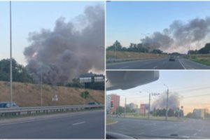 Vilniuje – didelis gaisras: užsiliepsnojo apie 50 kubinių metrų pabėgių