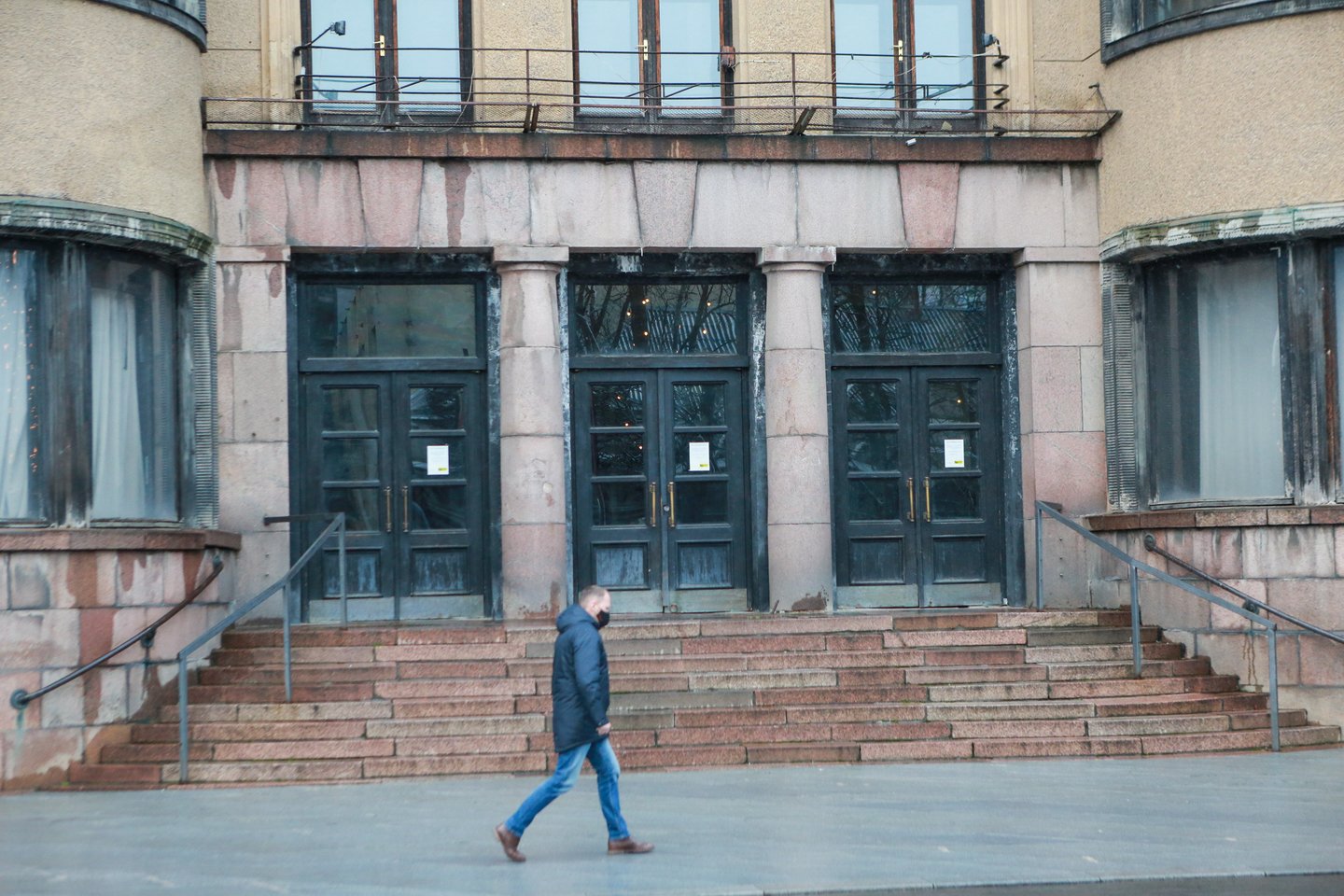 Kauno centrinio pašto rūmams sutvarkyti, preliminariais skaičiavimais, reikėtų apie 10,2 mln. eurų investicijų, rodo trečiadienį pristatyti Kultūros infrastruktūros centro skaičiavimai.<br>G.Bitvinsko nuotr.