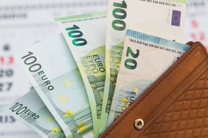 Metalo laužo pirkti atvykę vyrai apvogė Kelmės rajono gyventoją – vyras neteko 1200 eurų