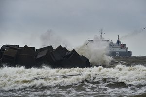 Išseko kelte dirbančių žmonių kantrybė: darbo sąlygos spiria skiepytis – antraip neišleidžia namo