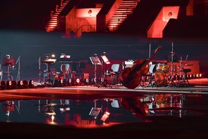 Šiuolaikinė muzika gali būti ir tokia: „Synaesthesis“ pristato Sporto rūmuose nufilmuotą filmą