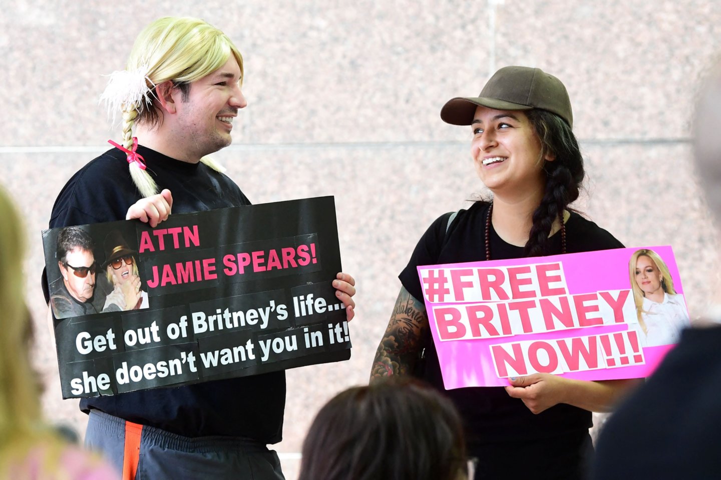 Gerbėjai reikalauja laisvės B.Spears.<br>AFP / „Scanpix“ nuotr.