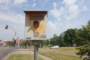 Apskretęs greičio matuoklis stebina vairuotojus – savivaldybė turi atsakymą, kodėl jis iki šiol stovi
