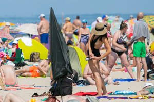 Pajūryje pabrangino automobilių statymą, tačiau turi rimtesnių planų – nori apmokestinti įvažiavimą į Palangą ir Šventąją