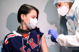 Rusija, nepaisydama rekordinio mirštamumo nuo COVID-19, karantino neskelbs