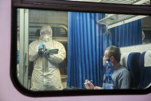 Griežtas epidemiologo perspėjimas: tik nepaslydę lygioje vietoje išvengsime naujo karantino