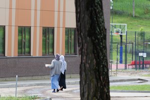 Migrantų plūstelėjimą pajuto ne tik vertėjai: signalus siunčia teisininkai ir sveikatos specialistai 