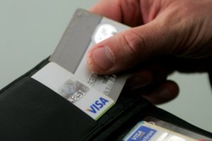 Bankininkais apsimetę sukčiai pavogė beveik 35 tūkst. eurų