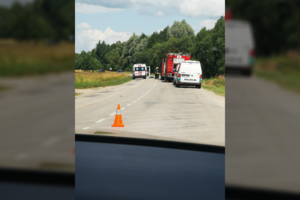 Tragedija Alytaus rajone: nuo kelio nuvažiavus automobiliui žuvo dvi mergaitės, nukentėjo dar 5 žmonės