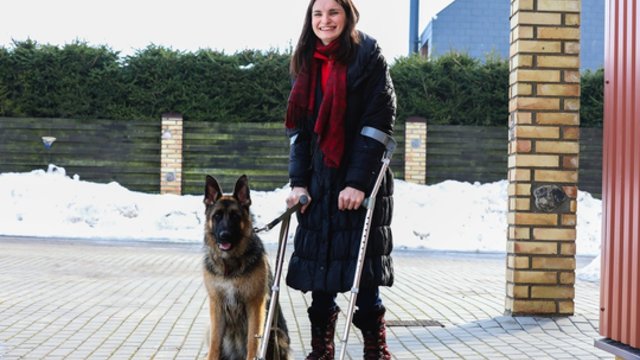 Lietuvė pasiekė rekordą – negalią turinti moteris ir šuo asistentas nužygiavo dešimt kilometrų
