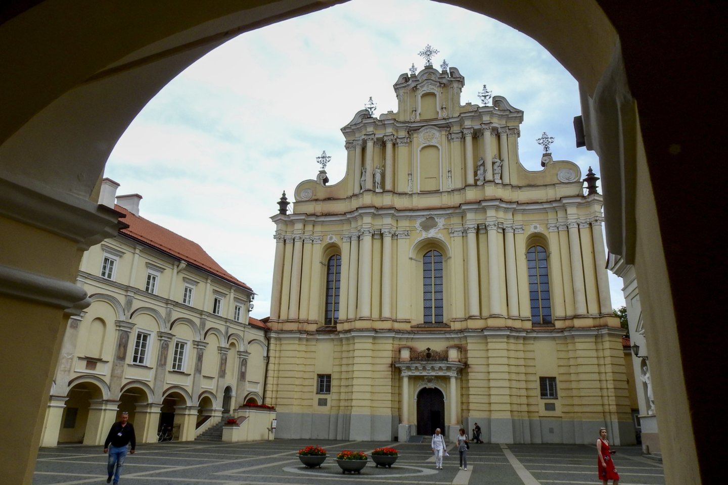 Vilniaus universitetas (VU) kviečia apsilankyti jo architektūriniame ansamblyje.<br>V.Ščiavinsko nuotr.
