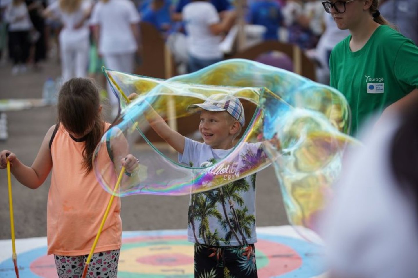  Globėjų festivalyje "Vaikai yra vaikai" netrūko smagių veiklų.<br> Pranešimo siuntėjų nuotr.