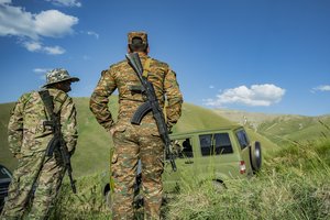 Azerbaidžanas Armėnijai perdavė 15 pernai į nelaisvę paimtų armėnų karių