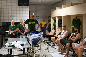 Prezidentas G. Nausėda drabužinėje guodė be olimpiados likusią rinktinę: „Kitą kartą laimėsime“