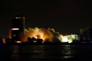 Floridoje susprogdinta po dalinės griūties dar stovėjusi pastato dalis