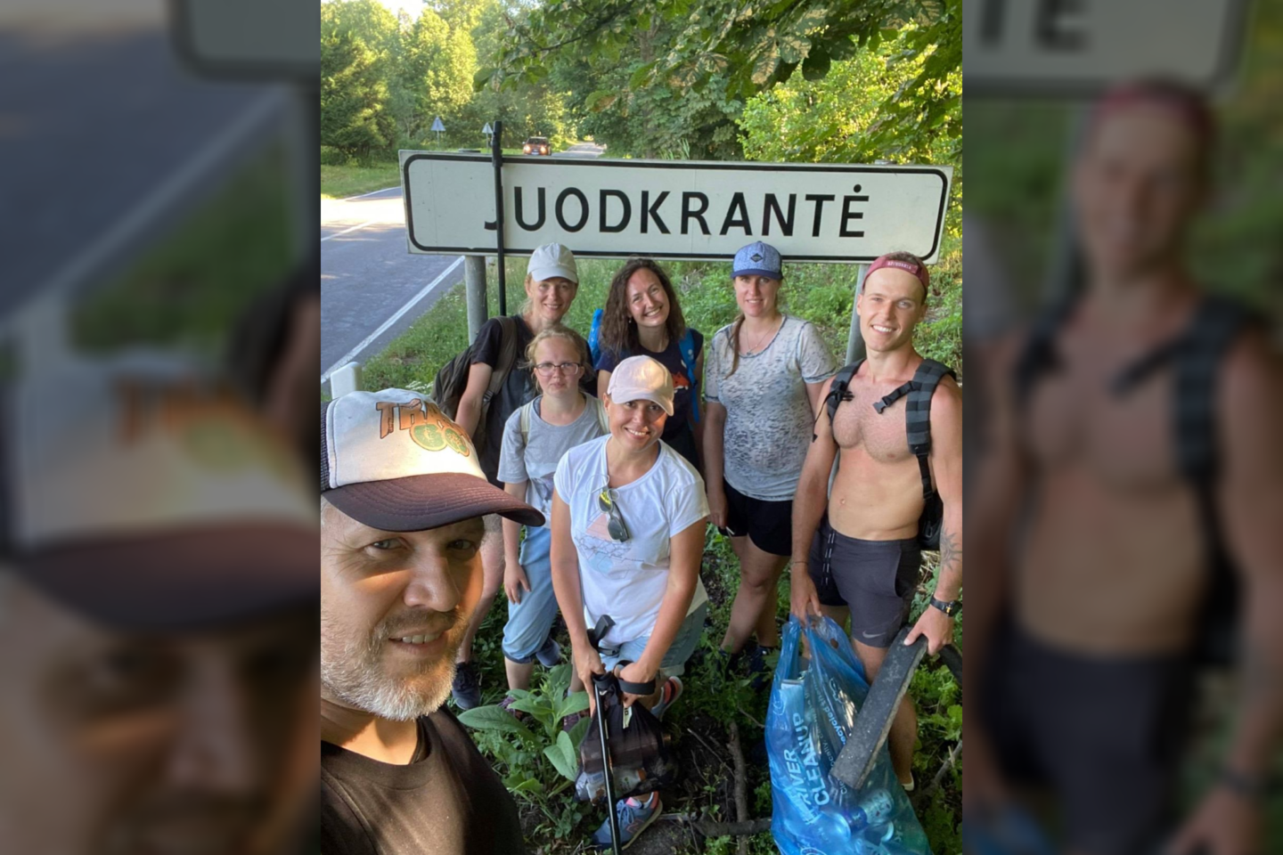  „Už švarią Lietuvą!“ komanda per tris dienas Kuršių nerijoje surinko 65 kg šiukšlių, daugiausia – plastikinių maisto pakuočių.<br>Organizatorių nuotr.
