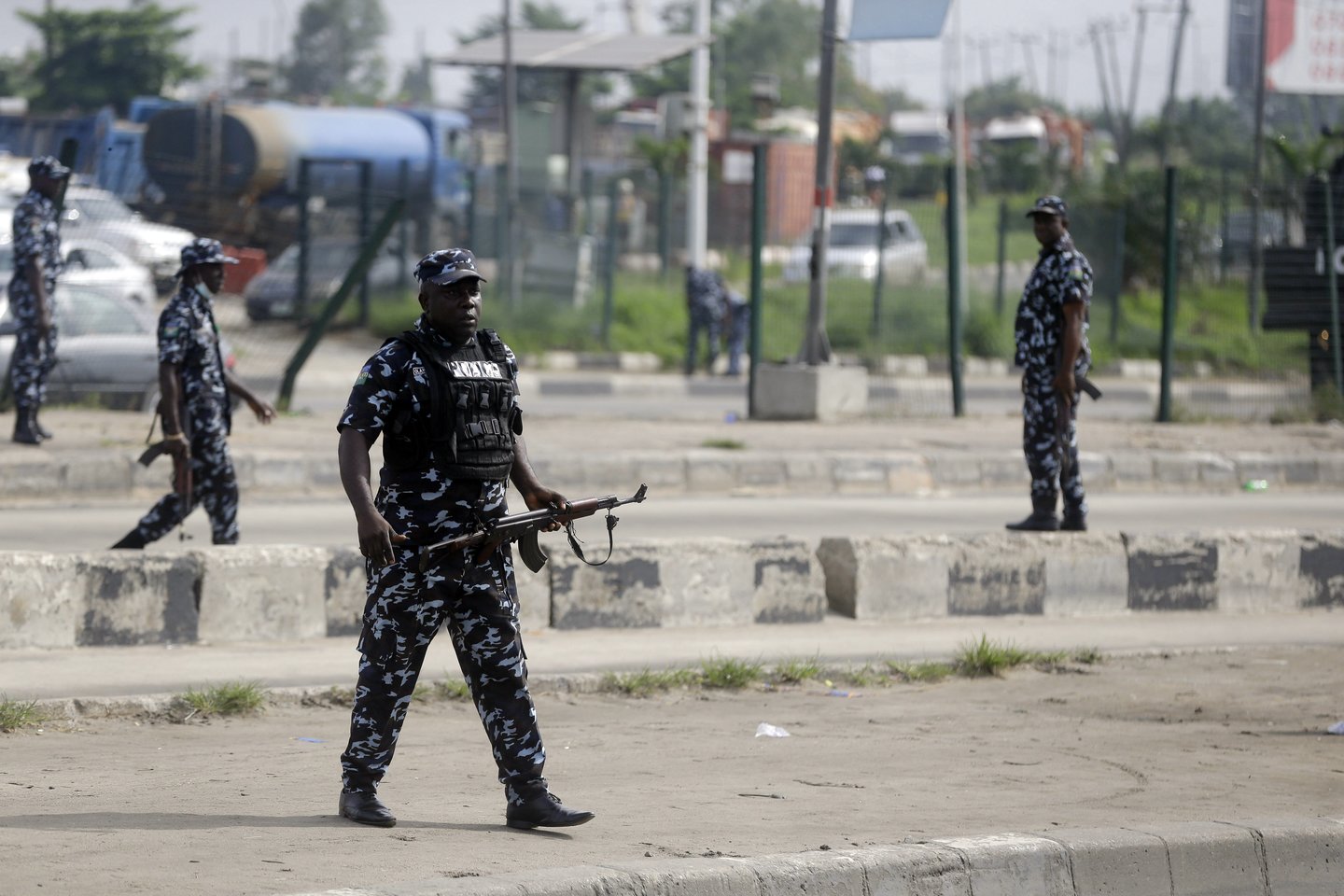  Nigerijos šiaurės vakaruose ginkluoti užpuolikai pagrobė 140 mokinių.  <br> AP/Scanpix nuotr.