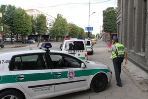 „Land Rover Range“ vairuotojas bandė pasprukti nuo pareigūnų – sustabdytas tvirtino, kad restorane tik šiek tiek išgėrė