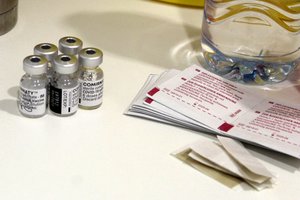 Pirmadienį Lietuvą pasiekė „Pfizer“ vakcinos siunta – mažiausia nuo masinės vakcinacijos pradžios