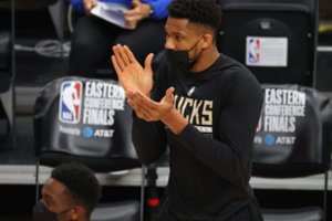 Signalas „Bucks“: pirmose finalo rungtynėse vis dar gali tekti verstis be lyderio