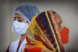 Sukčiai sugalvojo itin įžūlią apgaulę: vietoj COVID-19 vakcinos – sūdytas vanduo