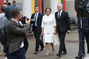 Vėliavų pakėlimo ceremonijoje – G. Nausėdos žodžiai apie vienintelio karaliaus nurodytą kelią
