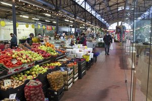 Smarkiai augant maisto kainoms Latvija svarstys mažinti PVM