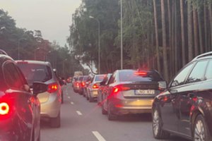 Vakarą poilsiautojai leido įstrigę spūstyse – važiavo atsigaivinti, o teko mirkti prakaite