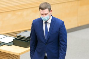 Kultūros ministras S. Kairys nelegalių migrantų krizei neslopstant ragina neprarasti jautrumo: jie nėra per tvorą mėtomi daiktai