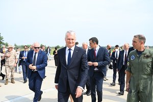 Dėl naikintuvo skrydžio nutraukta G. Nausėdos ir Ispanijos premjero spaudos konferencija