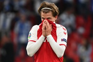 Dar labiau apkartęs pralaimėjimas: Danijos futbolininkui įtariamas kojos lūžis