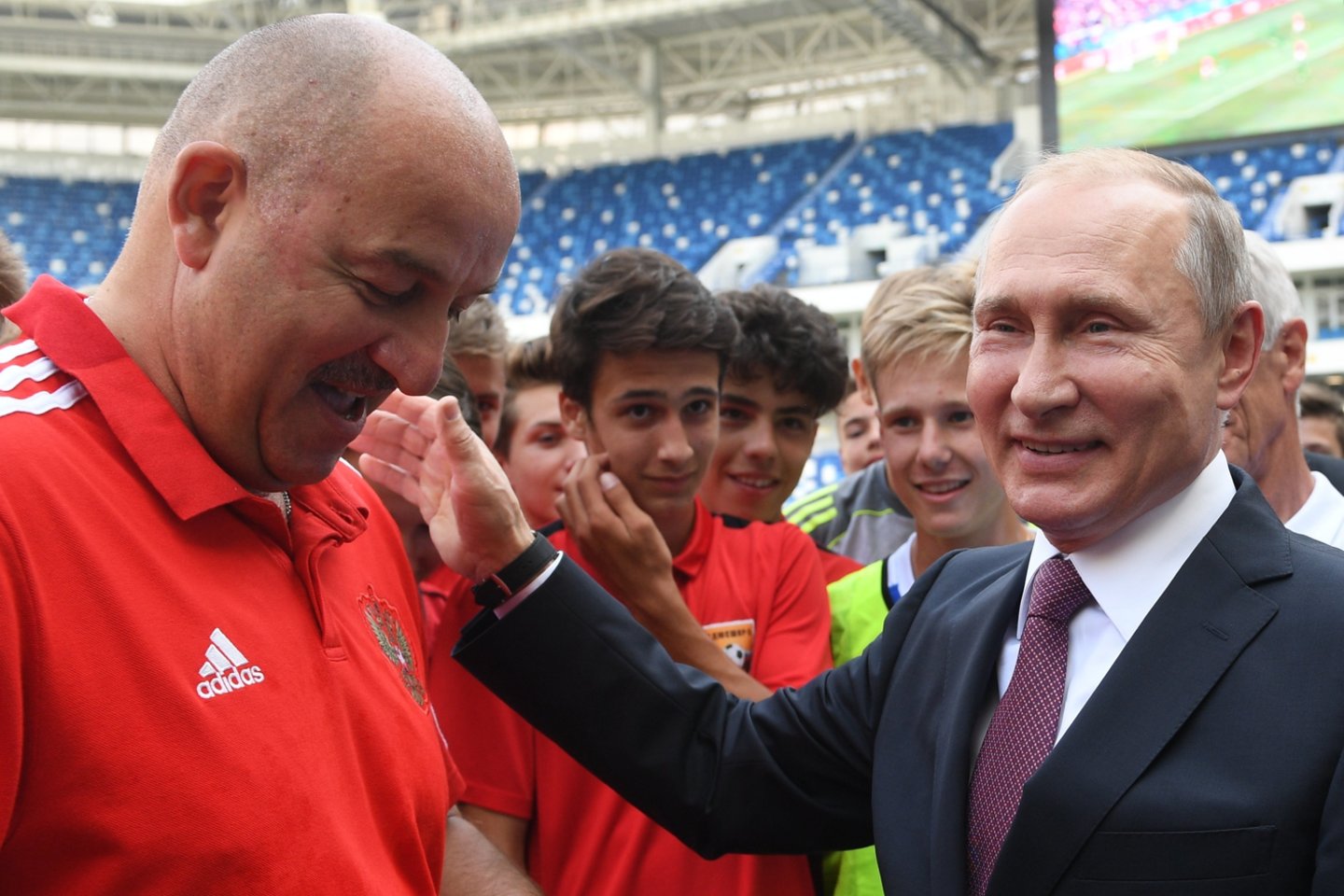 S.Čerčesovas (kairėje) buvo atleistas iš Rusijos rinktinės trenerio pareigų.<br>AFP/Scanpix nuotr.