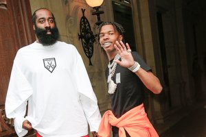 Jamesas Hardenas Paryžiuje pateko į policijos rankas – apieškotas dėl narkotikų