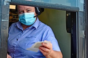 Veido apdangalai gali tapti nauju socialinės klasės atributu: pastebimi ryškūs kaukių dėvėjimo skirtumai