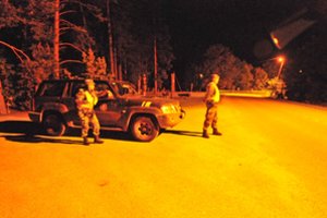 Dėl migrantų antplūdžio Vyriausybė pritarė tvarkos pakeitimams, kariuomenė tiesia spygliuotos vielos užtvarą