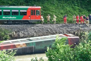 Austrijoje nuo bėgių nuvažiavus traukiniui, sužeista 17 žmonių