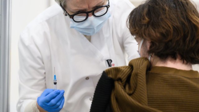 „Pfizer“ ir „BioNTech“ sieks leidimo skiepyti trečia jų sukurtos vakcinos doze