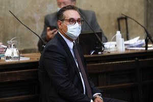 Austrijos buvusio vicekanclerio korupcijos bylos nagrinėjimas atidėtas