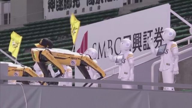 Tokijo olimpinių žaidynių organizatoriai: gerbėjus planuojama pakeisti judančiais robotais