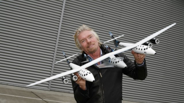 Britų milijardierius R. Bransonas ruošiasi skrydžiui į kosmosą – tai numatoma jau šį sekmadienį