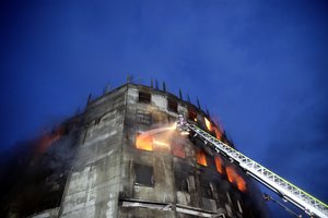 „Tai buvo tyčinė žmogžudystė“: po 59 žmonių gyvybes nusinešusio gaisro sulaikytas fabriko savininkas