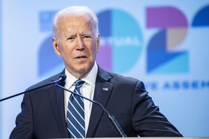 J. Bideno sprendimas tinka garsiajam D. Trumpo šūkiui „Pirmiausia Amerika“