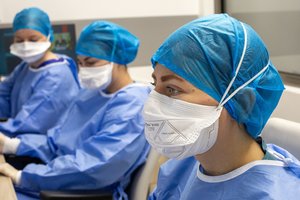 Lietuvoje užfiksuoti 22 užkrato atvejai, nuo COVID-19 mirė du žmonės