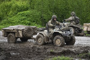 Estija dėl migrantų krizės Lietuvoje stiprina sienos apsaugą