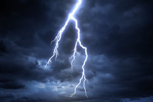 Per savaitgalį – 38 mirtys nuo žaibo, 11 žmonių žuvo darydami asmenukę