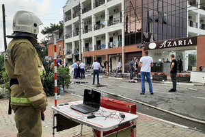 Gelbėtojai baigė nukentėjusiųjų paiešką po sprogimo Rusijos viešbutyje, žuvo vienas žmogus