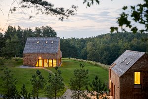 6 asmenų vilniečių šeima galėjo pasitaškyti itališku marmuru, bet pasirinko asketiškus namus