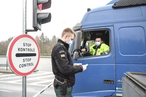 Vežėjai prašo mobilių vakcinacijos vietų vilkikų vairuotojams skiepyti
